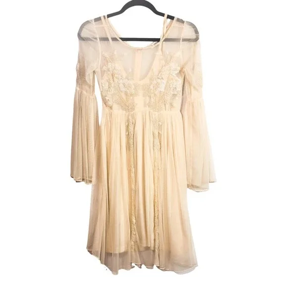 3 FOR $50! 🎁 Miss Selfridge White Mini Dress Bell Sleeve Chiffon Beaded … - Picture 2 of 8